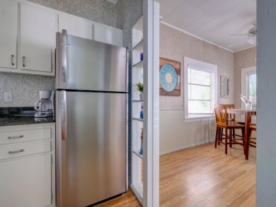 Charming Updated Cottage on Anna Maria Island